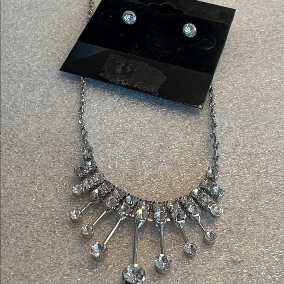 2 PIECE CLEAR RHINESTONE EARRING AND NECKLACE SET - Picture 12 of 13